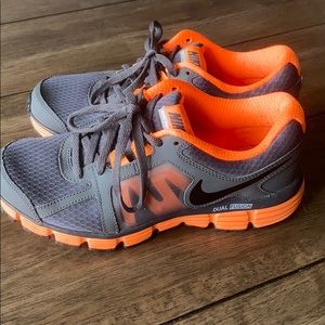 Nike Dual Fusion tennis shoes